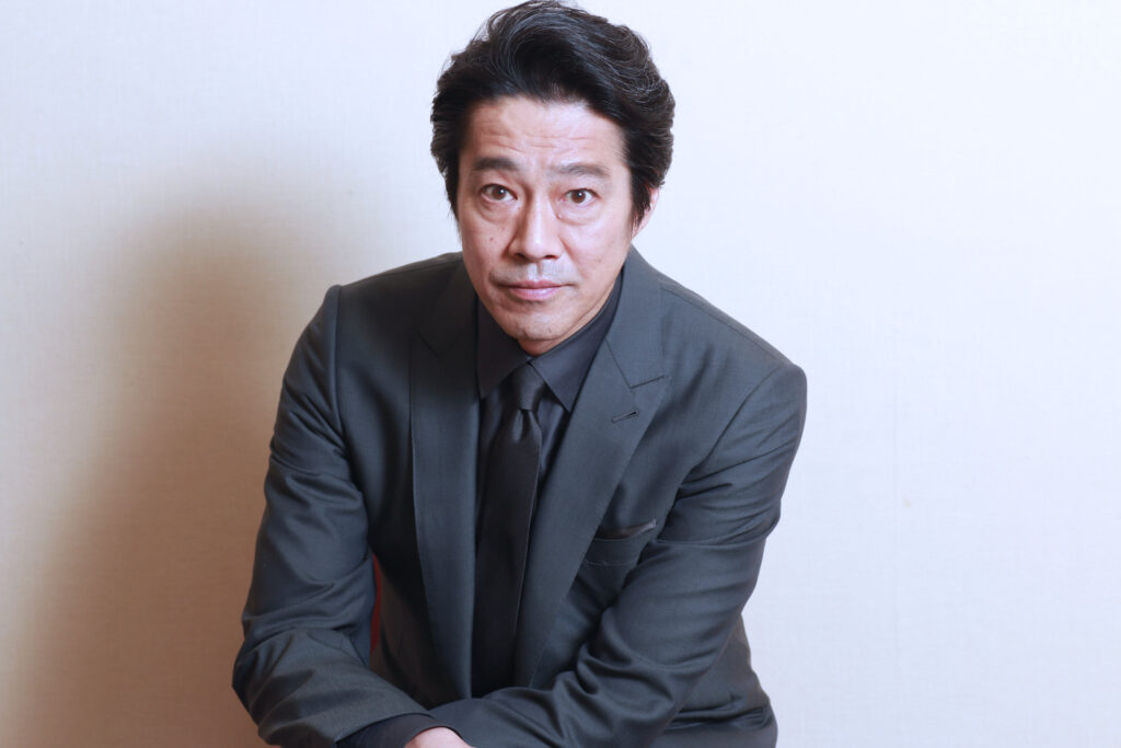 堤真一の年収は3億?!俳優としての活躍とその収入の内訳を解説! - 最近気になる芸能人リサーチ